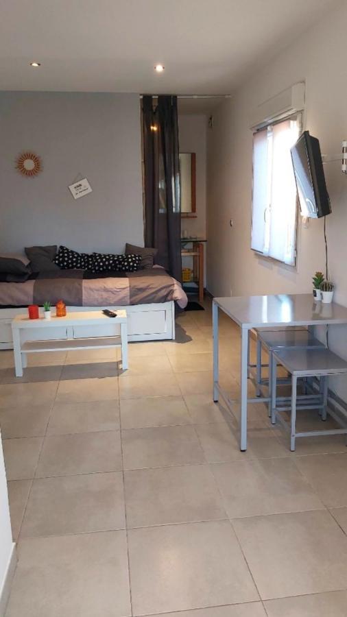 Prive Attenant Piscine Marseilles